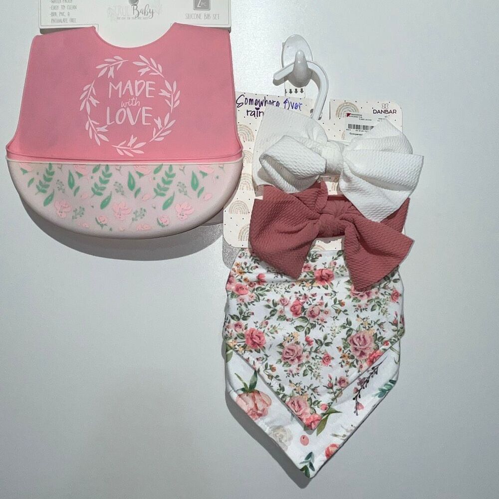 True Baby Dan Bar‎ Baby Girl 2-Piece Silicone Bib & Bow Headband Set NWT
